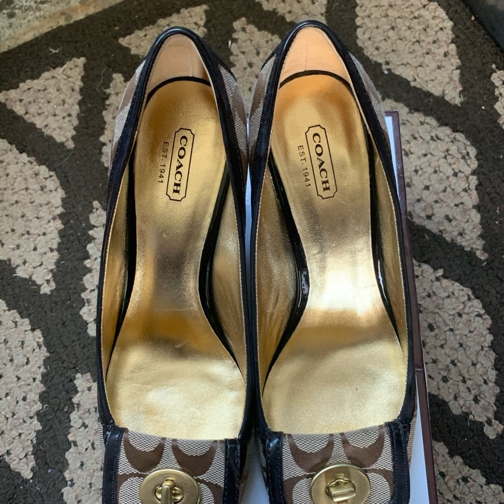 Coach women’s heels - Picture 3 of 7